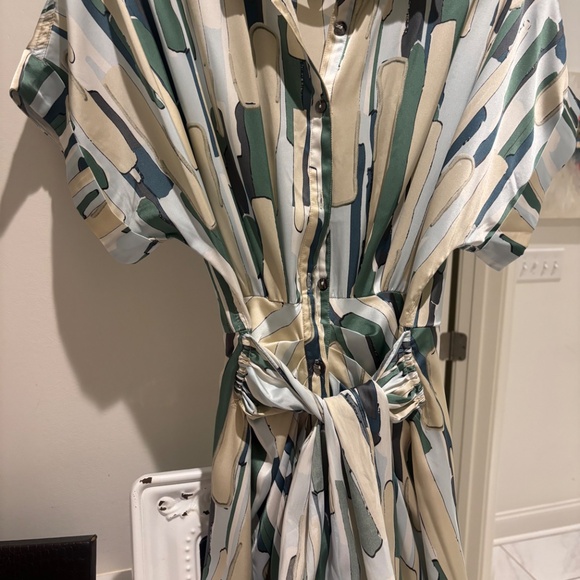 Entro Silk Collared Button Down Dress - Picture 4 of 4